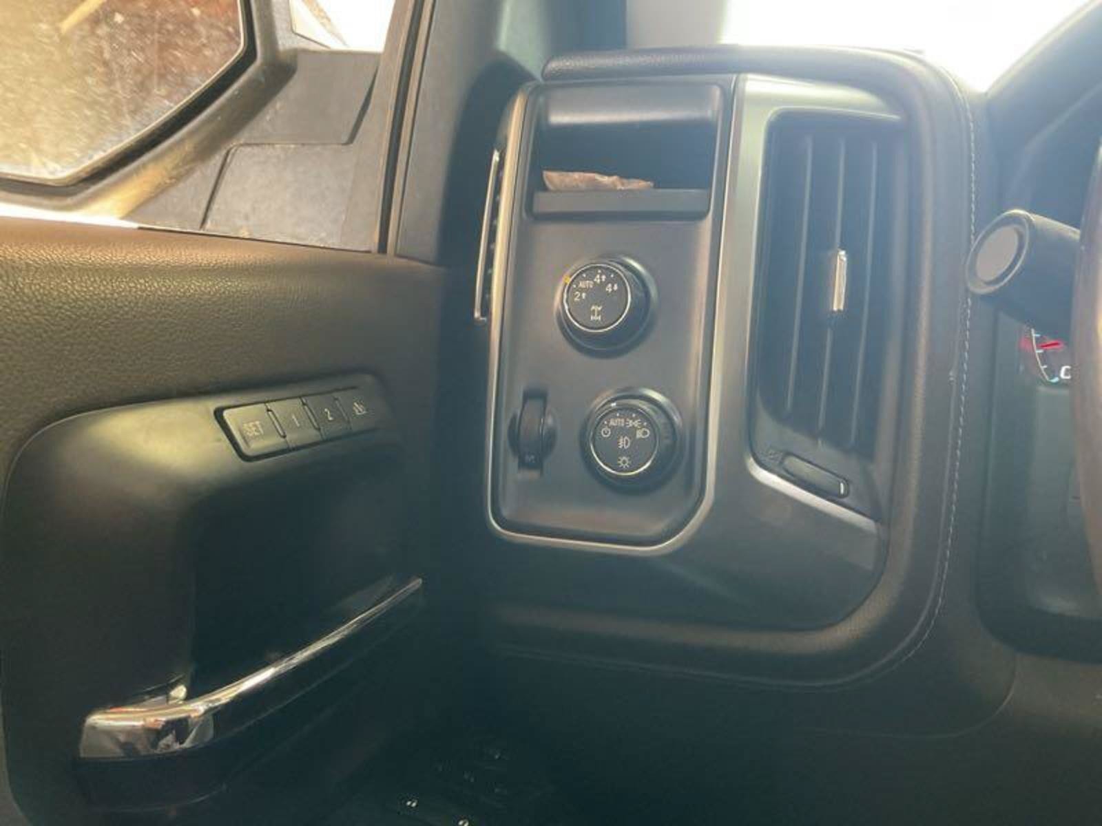 Used 2014 Chevrolet Silverado 1500 LTZ Z71 w/ LTZ Plus Package AWD/4WD image 11