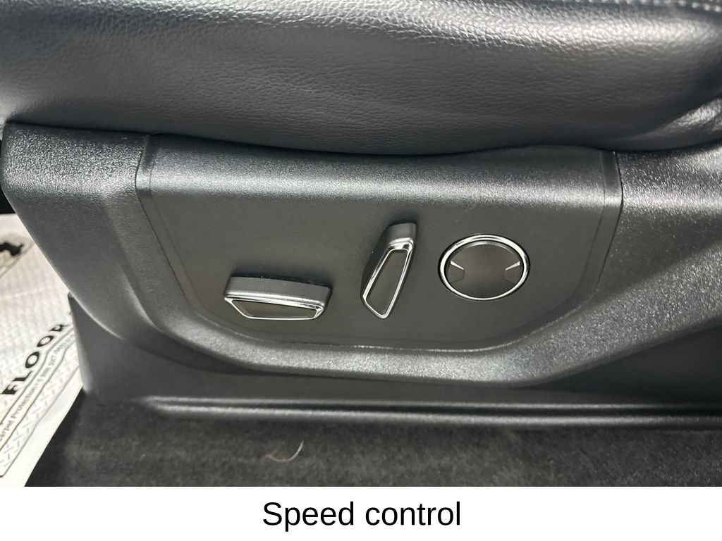 Used 2019 Ford Expedition XLT w/ Equipment Group 202A AWD/4WD image 39