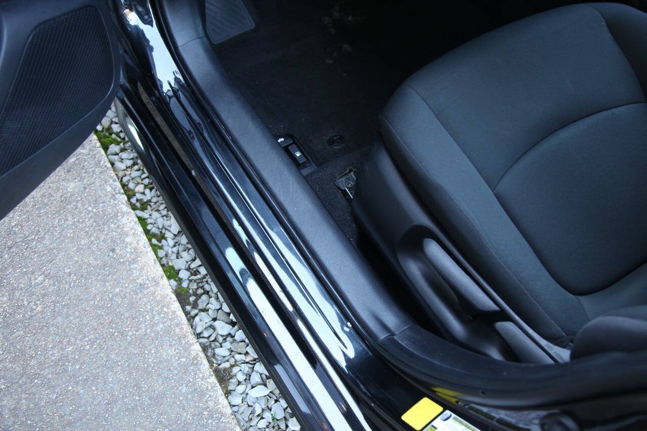 Used 2021 Toyota Corolla LE FWD image 36