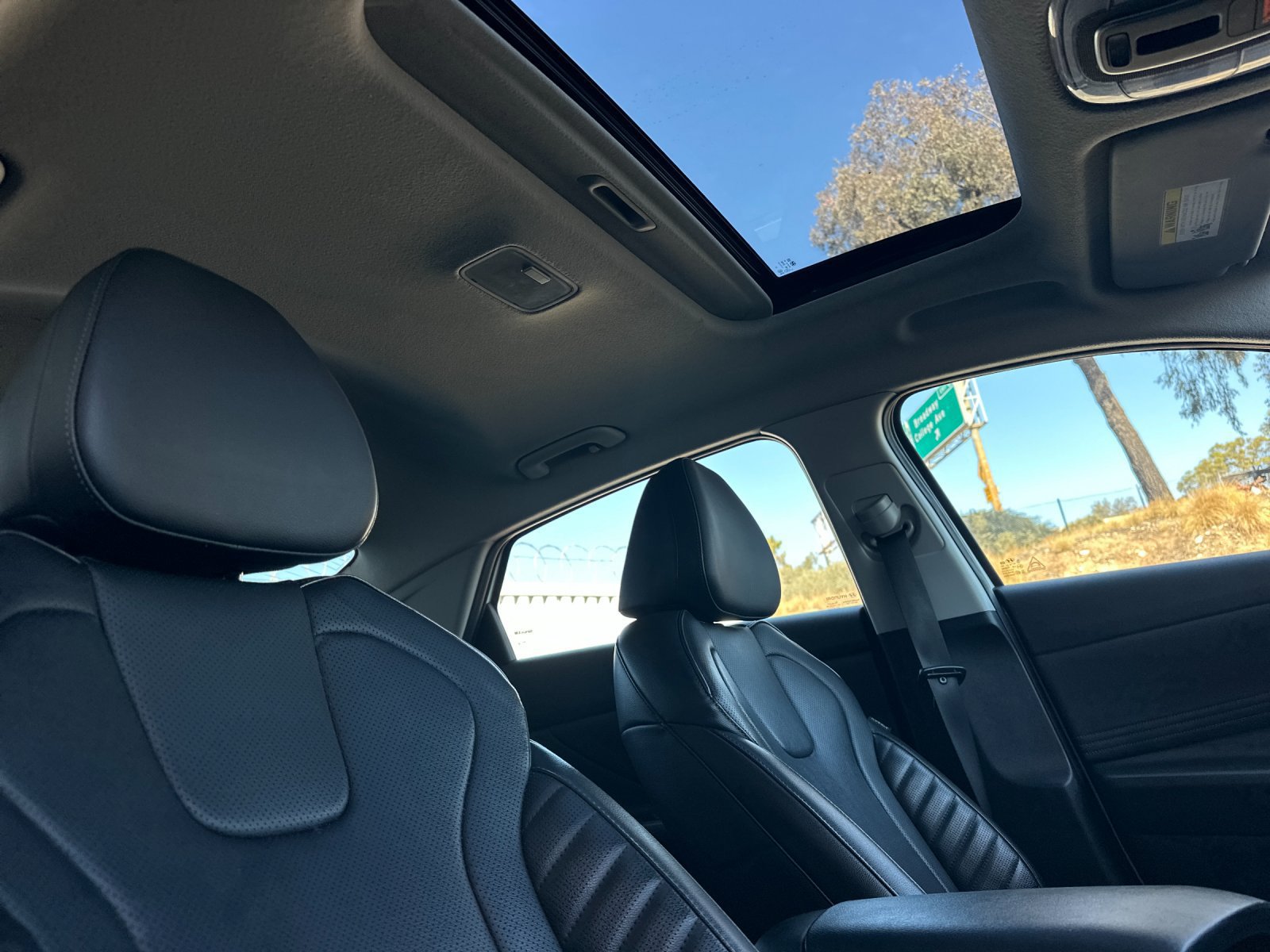 Used 2024 Hyundai Elantra Limited FWD image 15