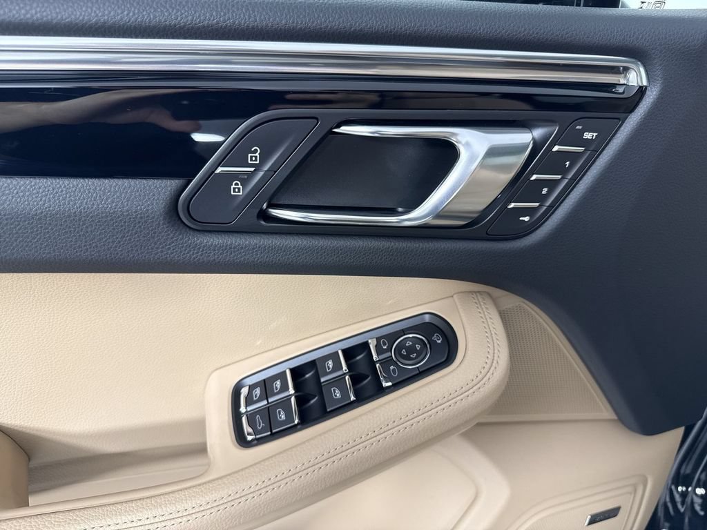 New 2026 Porsche Macan AWD/4WD image 34