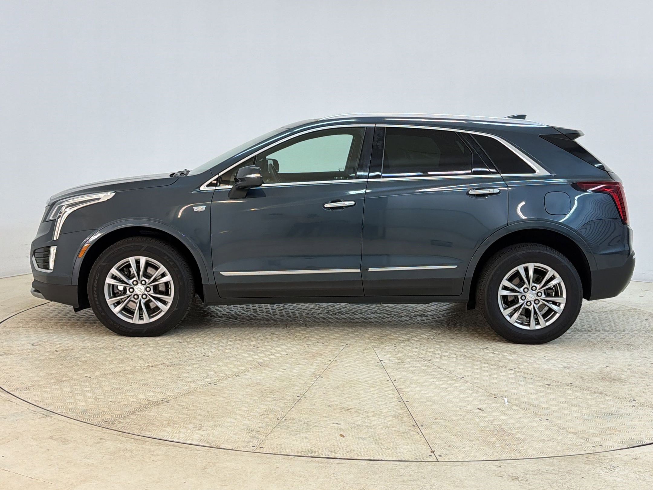 Used 2020 Cadillac XT5 Premium Luxury image 2