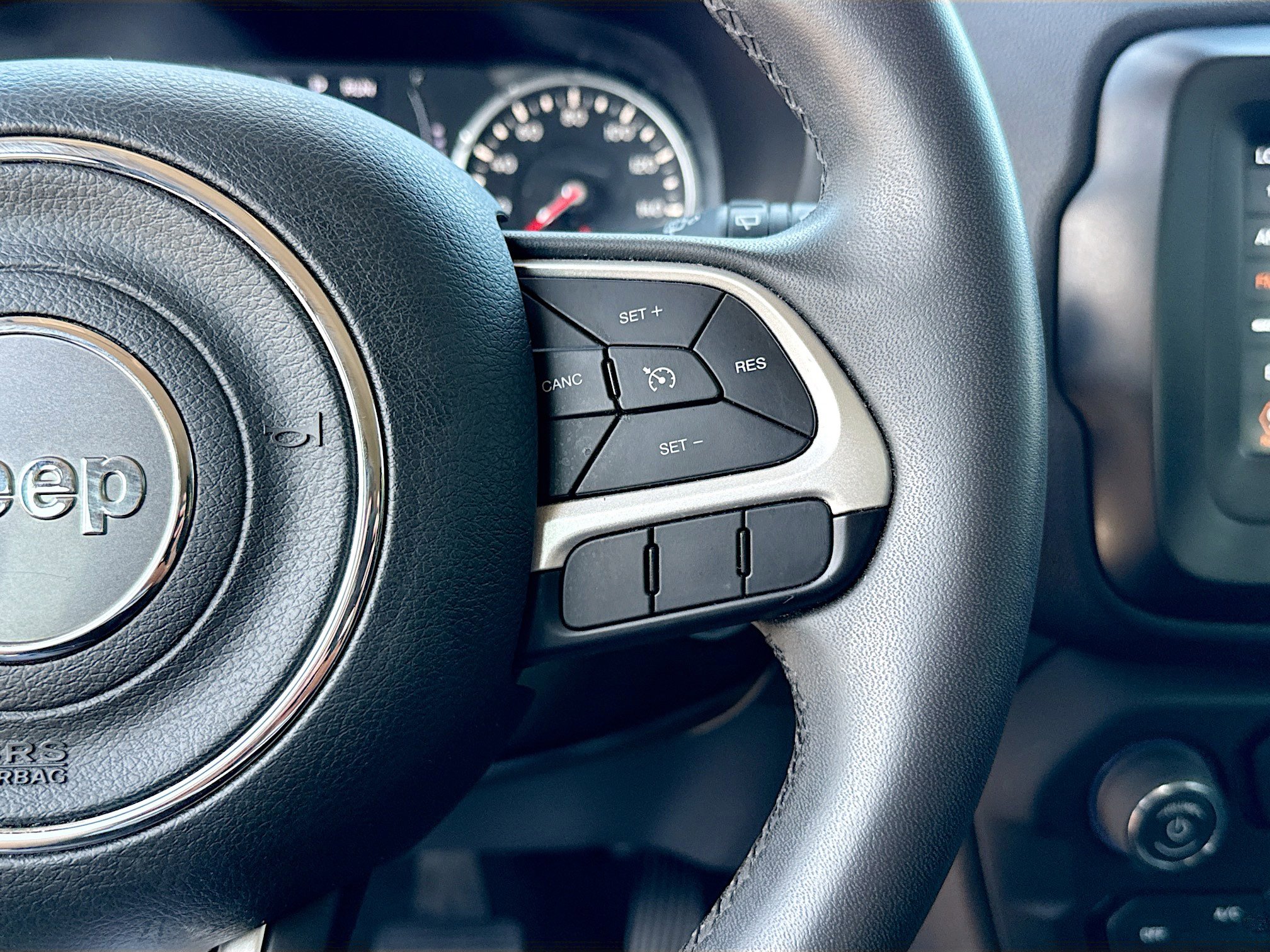 Used 2020 Jeep Renegade Latitude image 36