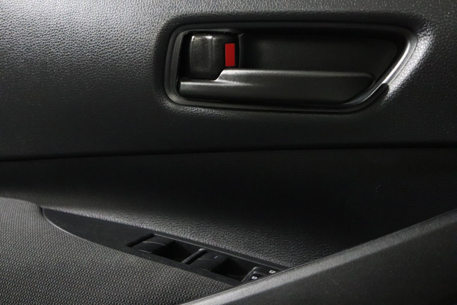 Used 2025 Toyota Corolla LE image 37