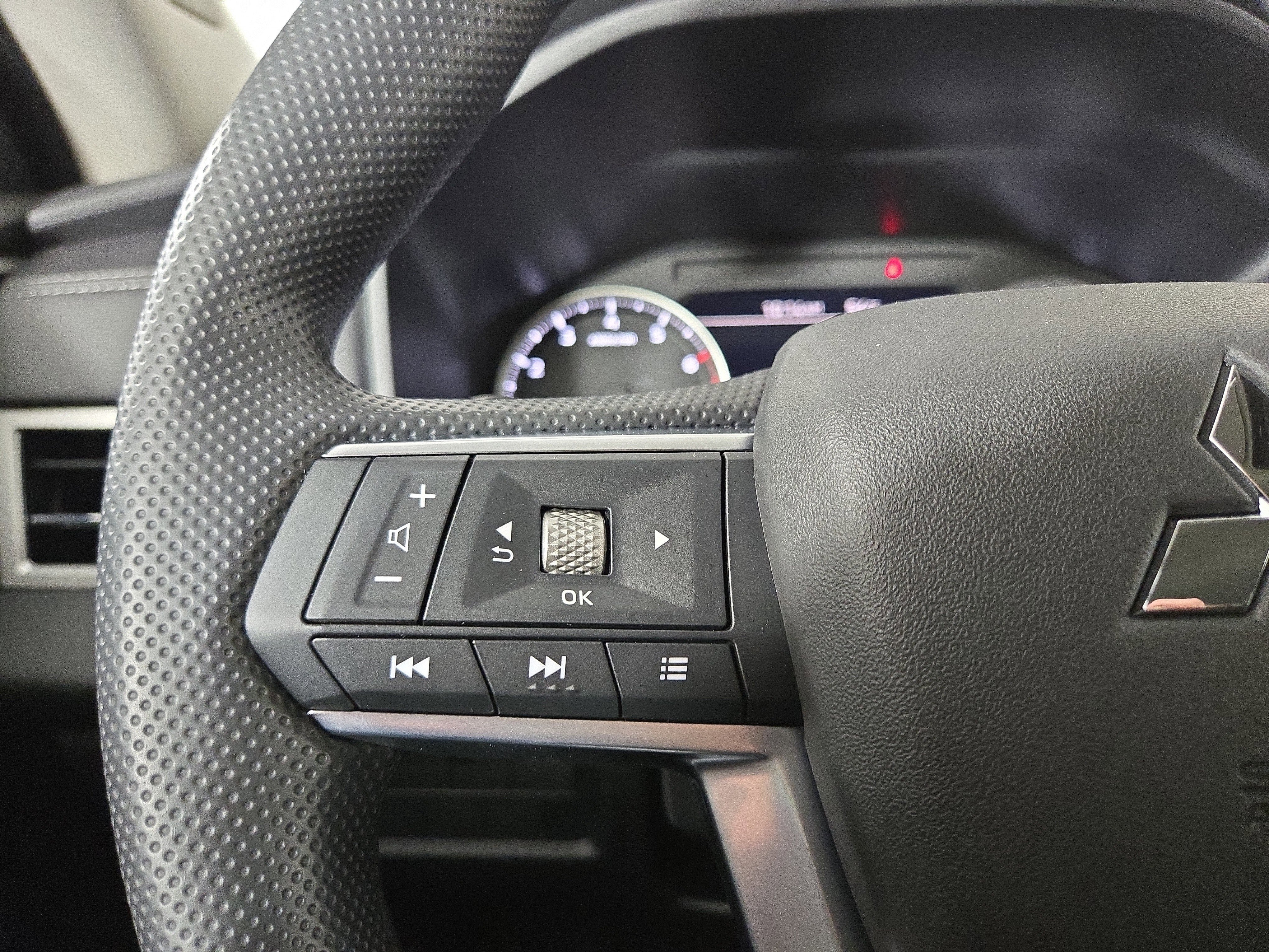 New 2026 Mitsubishi Outlander ES image 15