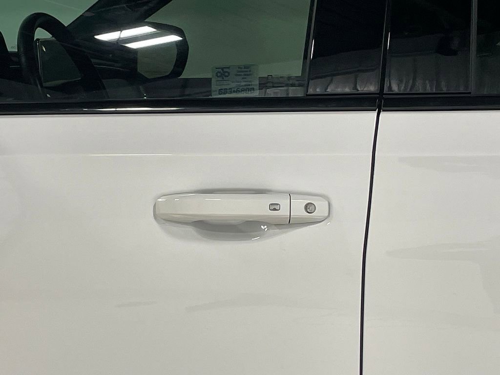 Used 2022 Chevrolet Tahoe Z71 w/ Luxury Package image 17