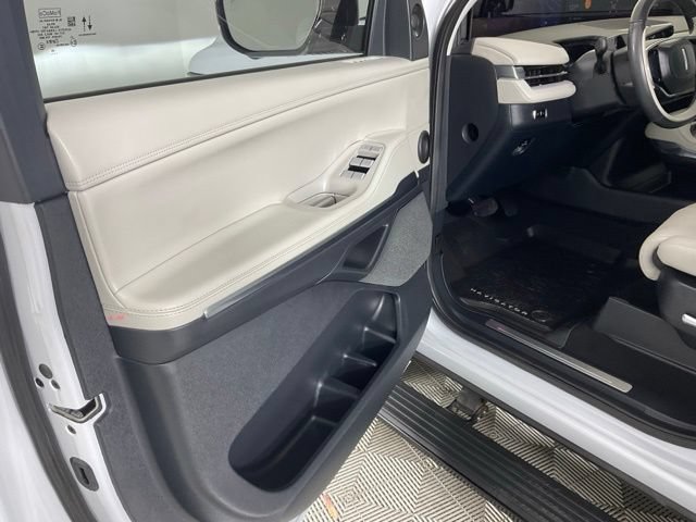 Used 2025 Lincoln Navigator L Reserve AWD/4WD image 16