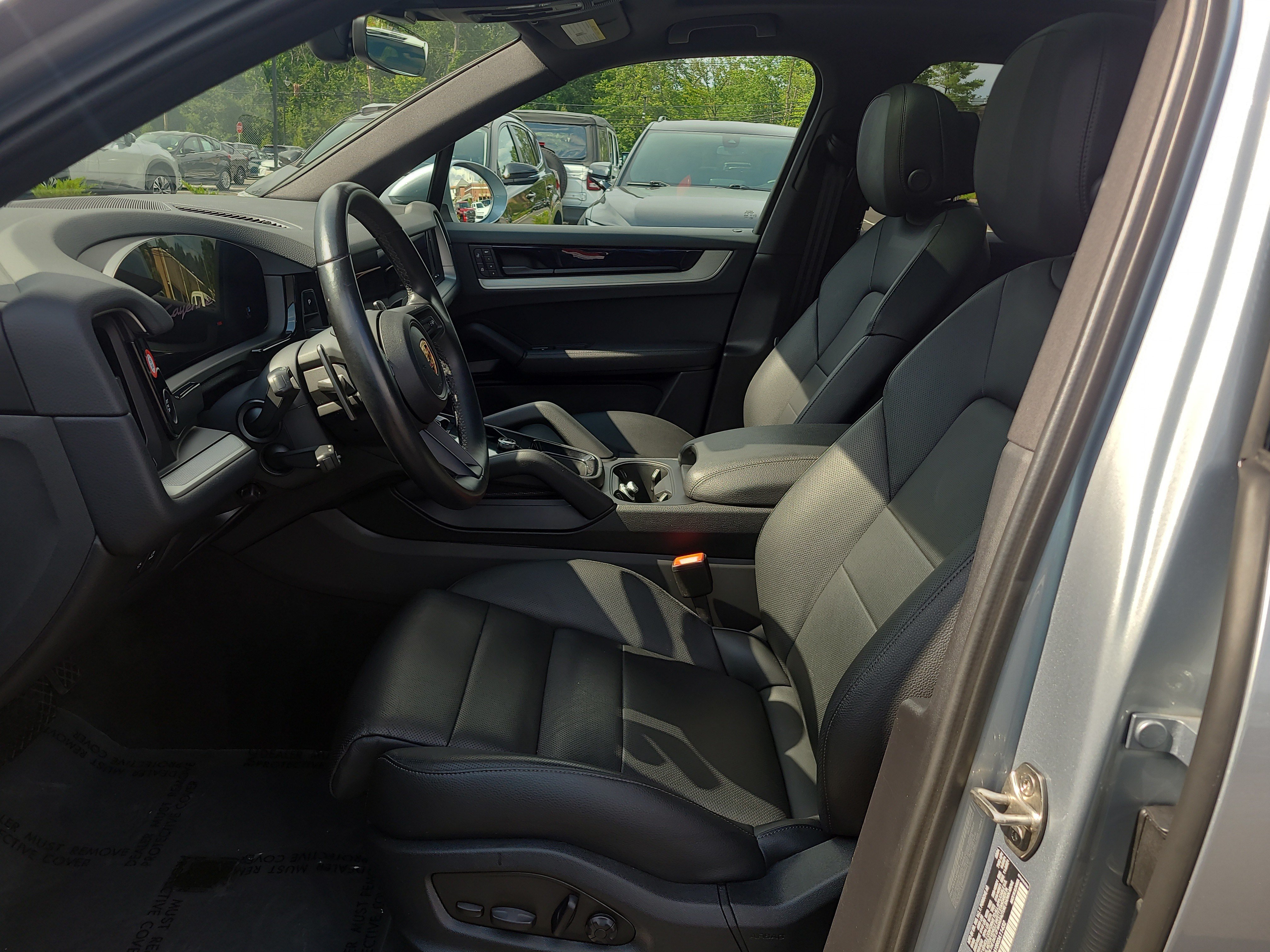 Used 2024 Porsche Cayenne AWD/4WD image 16