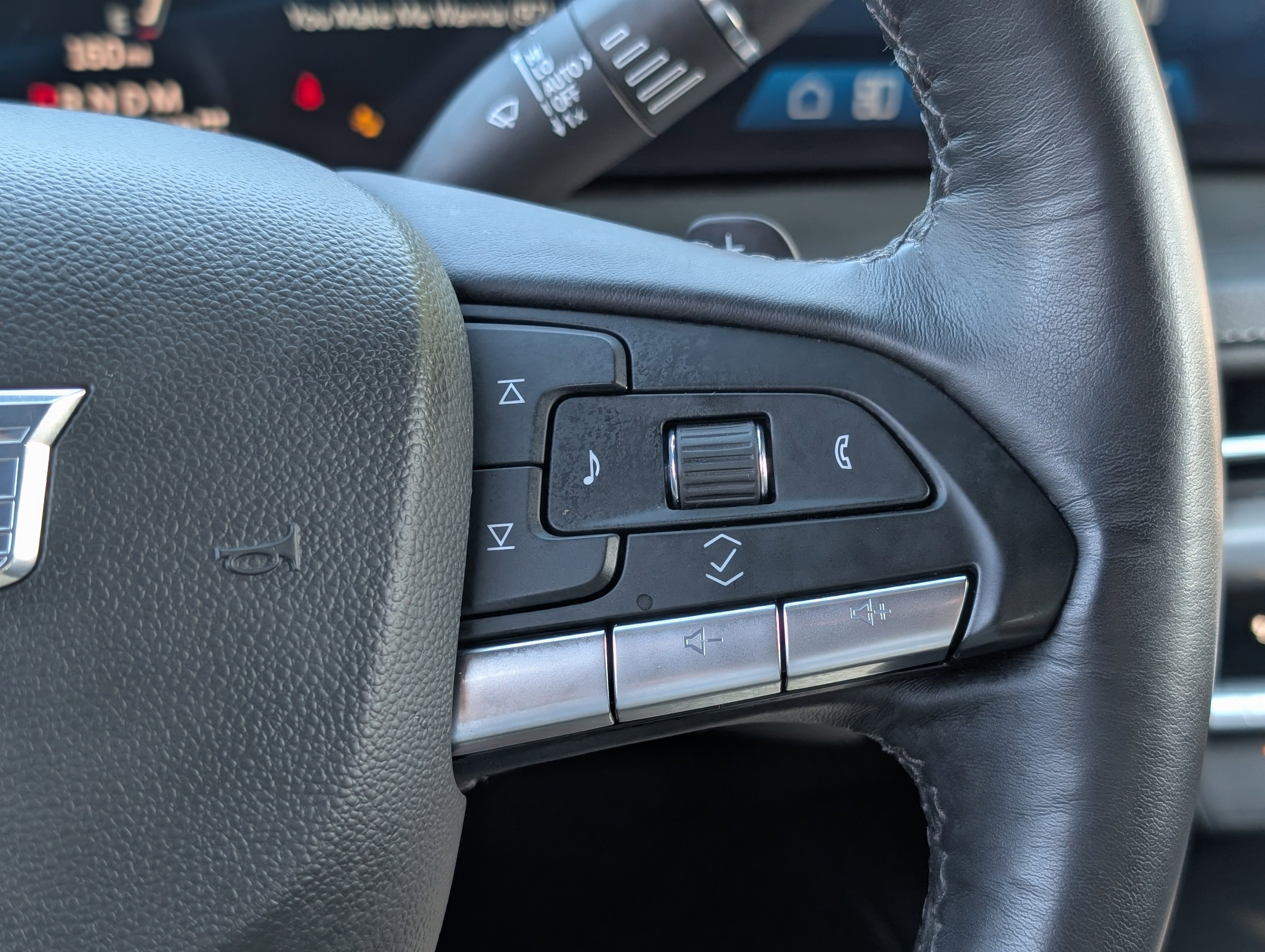 Used 2024 Cadillac XT4 Premium Luxury image 18