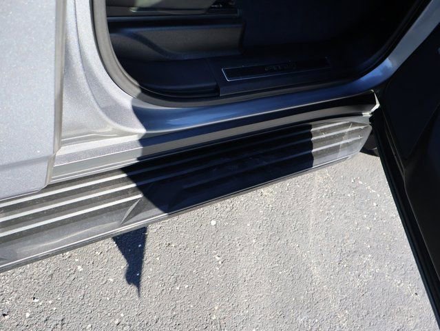 Used 2021 GMC Yukon AT4 w/ Technology Package image 12