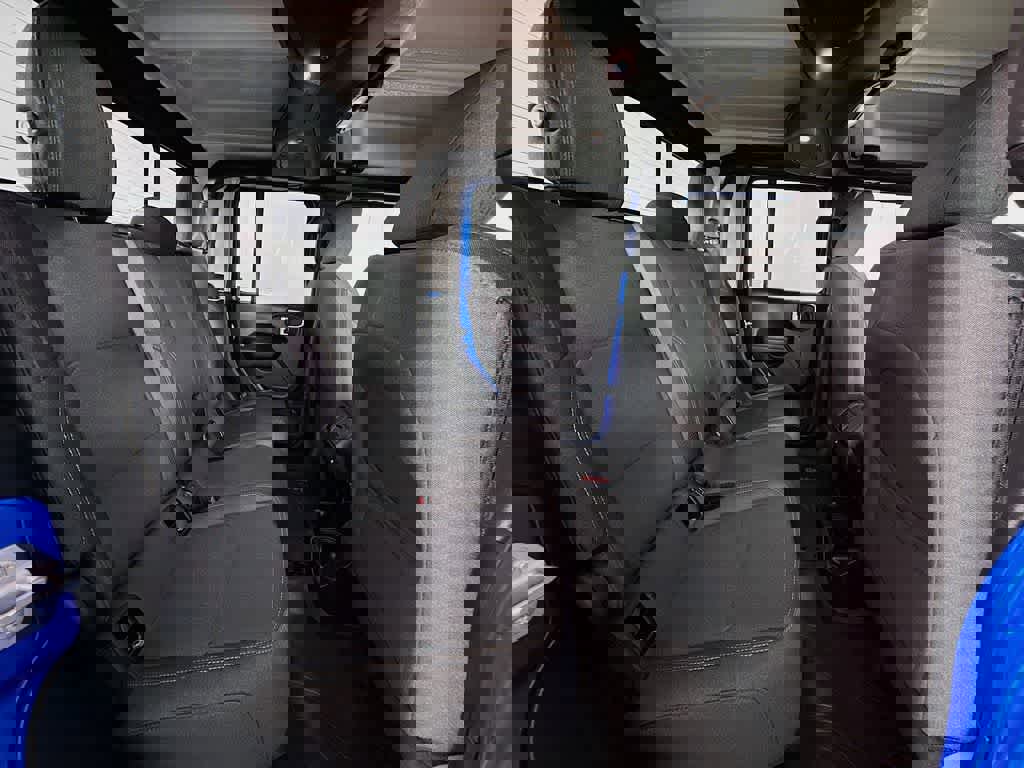 Used 2024 Jeep Gladiator Sport image 31