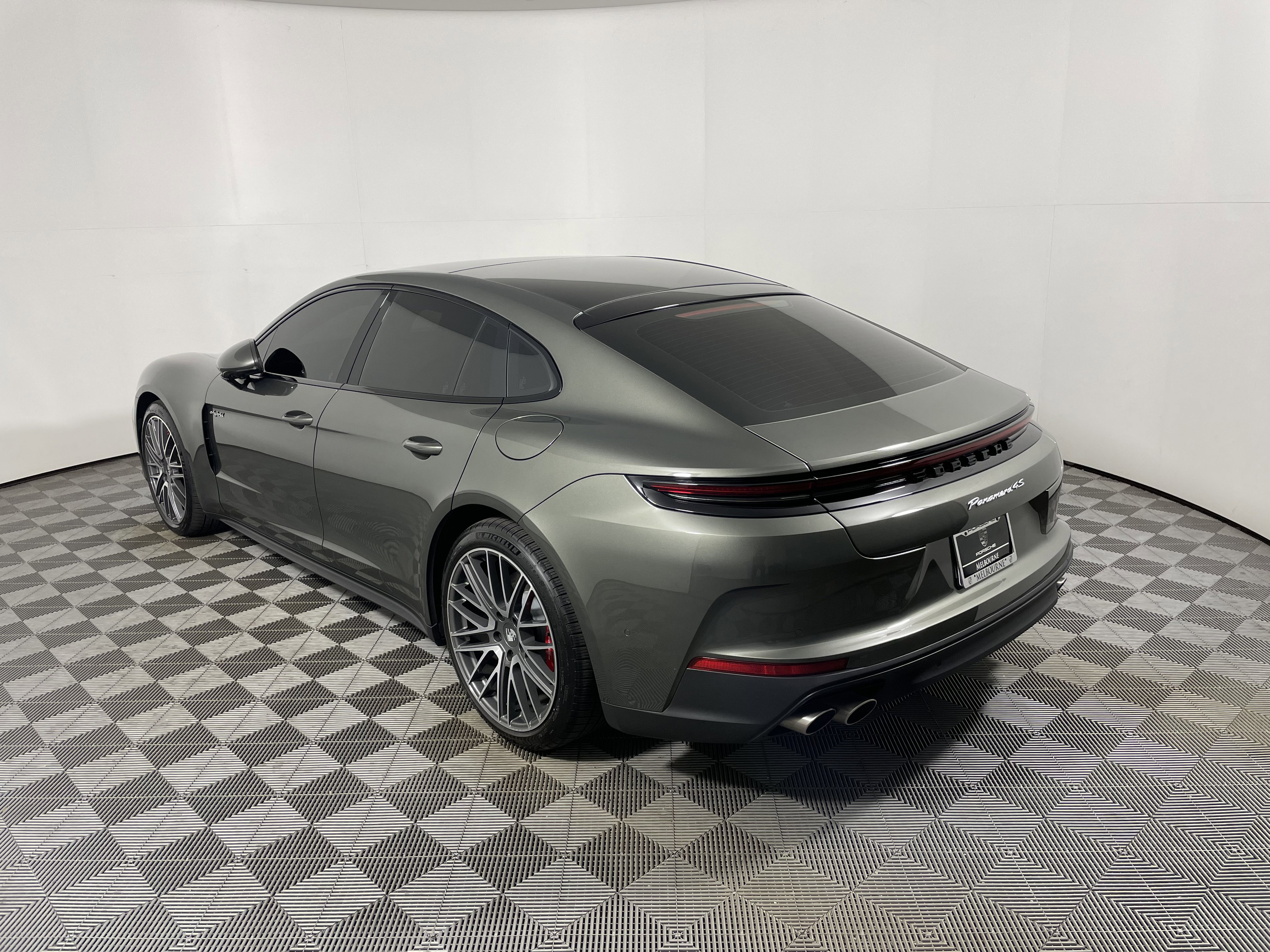 Certified 2025 Porsche Panamera 4S image 3