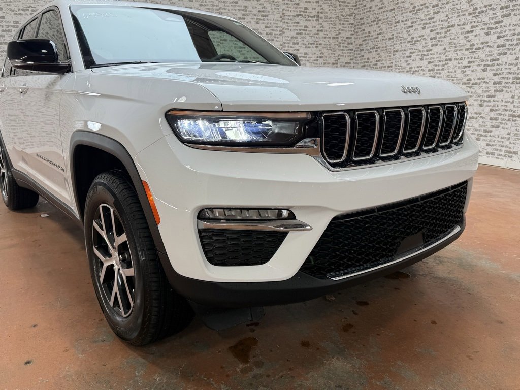 Used 2025 Jeep Grand Cherokee Limited image 6
