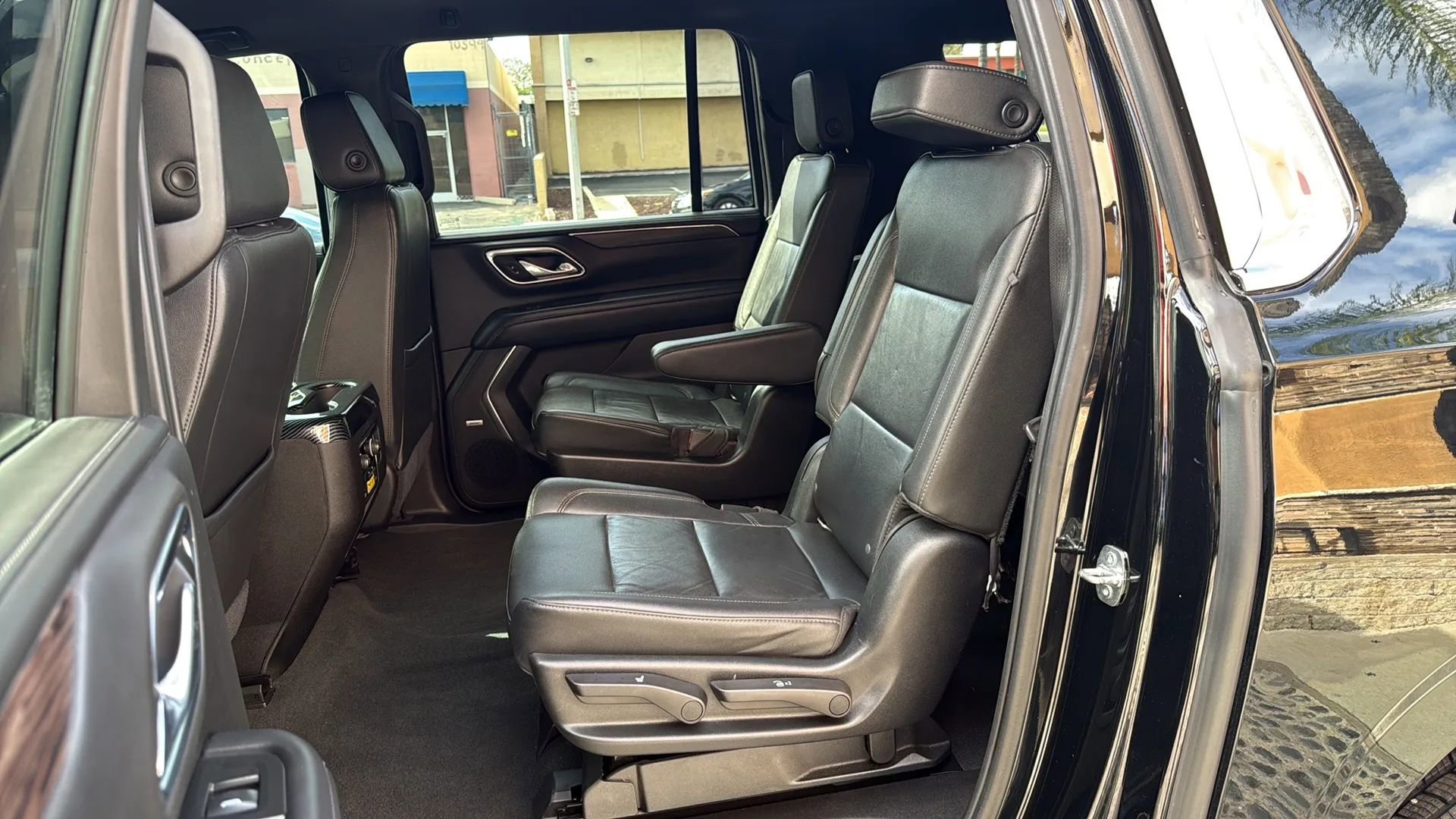 Used 2021 Chevrolet Suburban LT RWD image 12