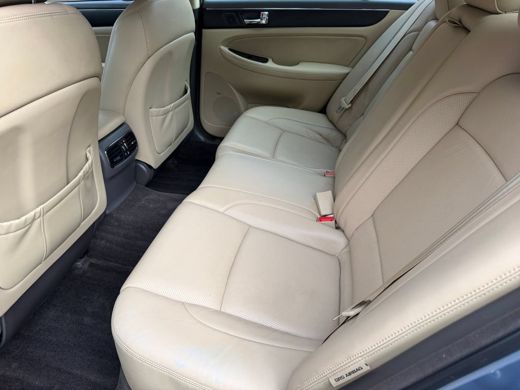 Used 2010 Hyundai Genesis 4.6 w/ Technology Pkg 5 RWD image 13