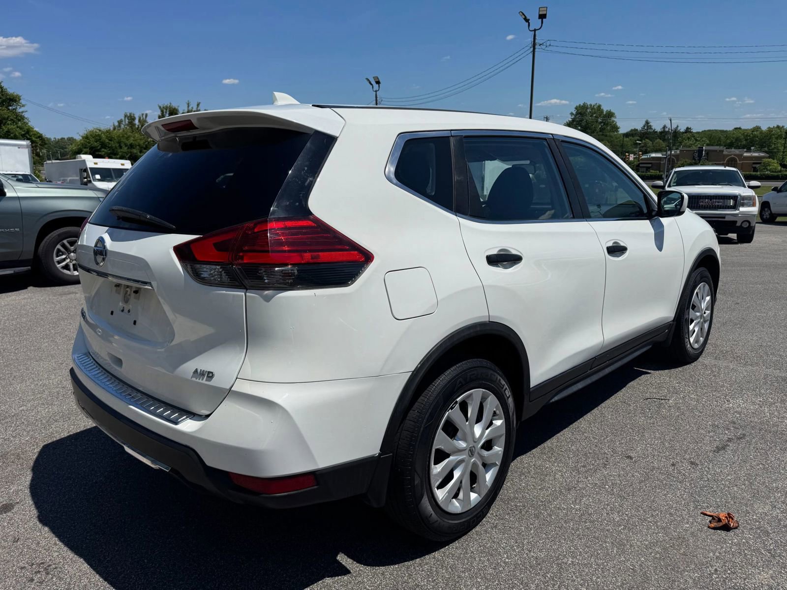 Used 2017 Nissan Rogue S AWD/4WD image 5