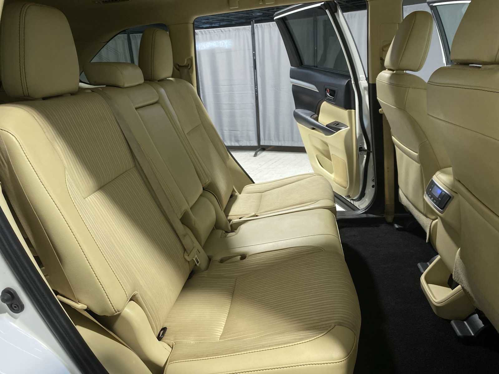 Used 2019 Toyota Highlander Plus AWD/4WD image 13