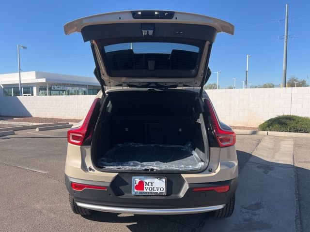 Certified 2025 Volvo XC40 B5 Ultra w/ Climate Package AWD/4WD image 23