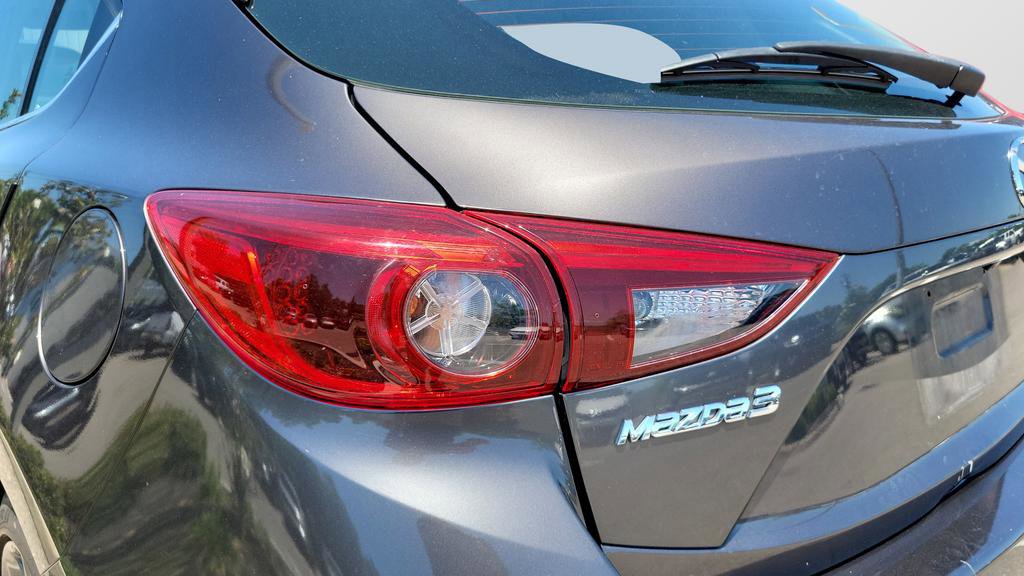Used 2018 MAZDA MAZDA3 Grand Touring w/ Premium Equipment Package FWD image 10