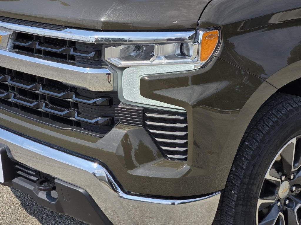 Used 2023 Chevrolet Silverado 1500 LT w/ Safety Package RWD image 9