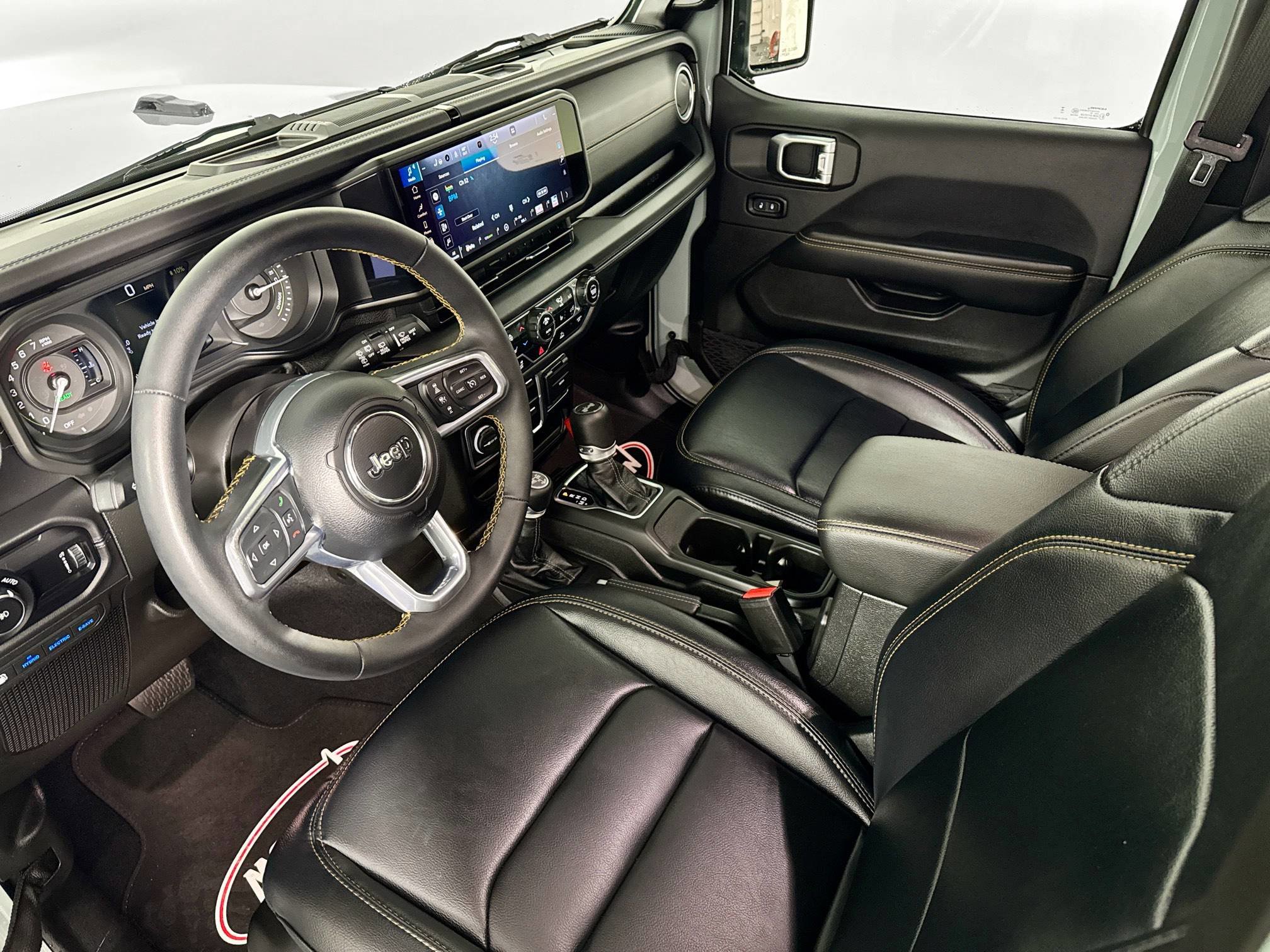 Used 2024 Jeep Wrangler Sahara image 5