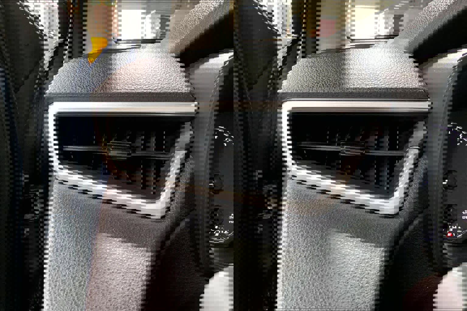 Used 2025 Toyota Corolla Cross LE image 34