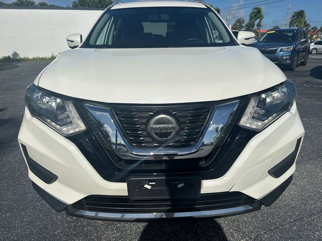 Used 2018 Nissan Rogue SV image 9