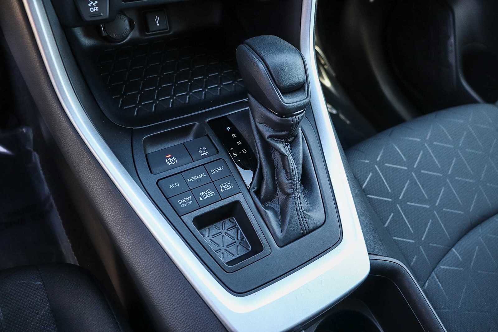 Used 2022 Toyota RAV4 XLE image 26