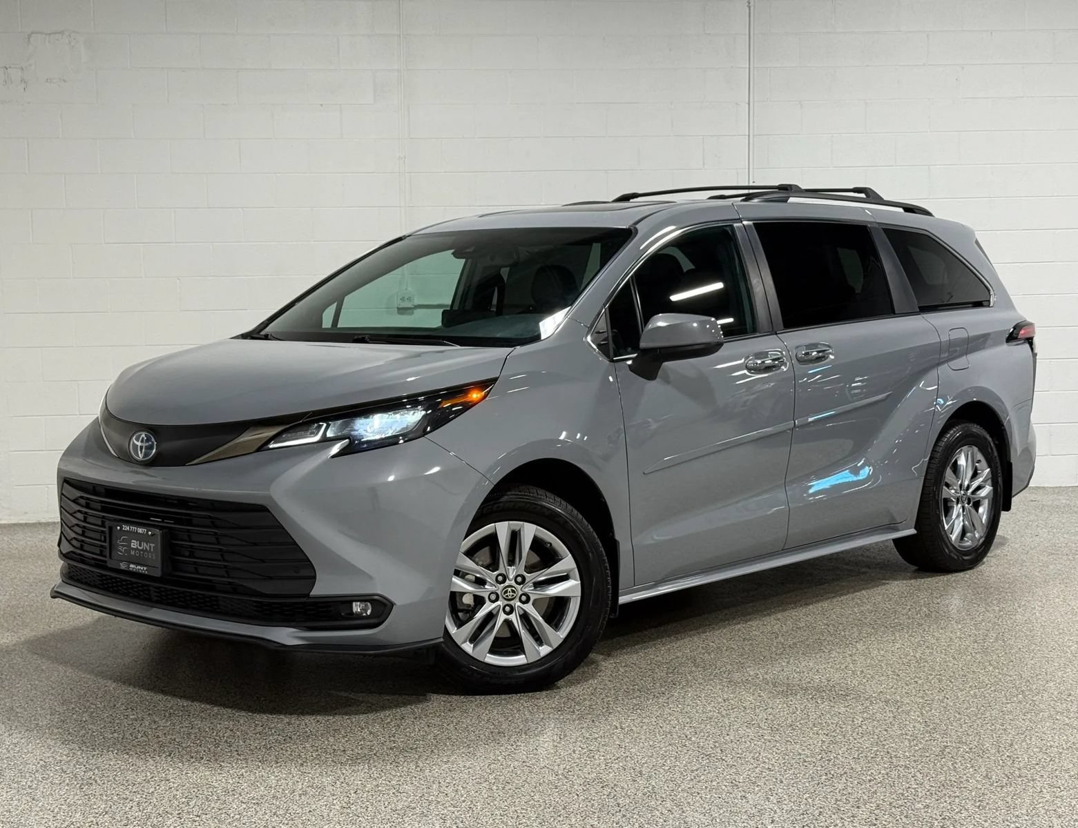 Used 2022 Toyota Sienna XLE Woodland Edition w/ Protection Package (TMS) AWD/4WD image 2