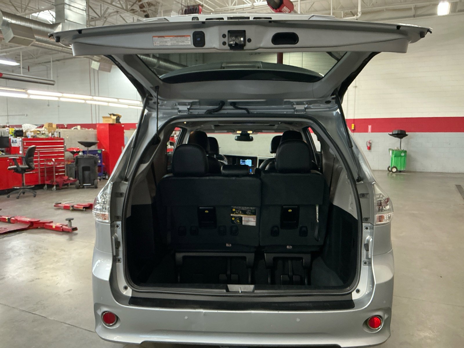 Used 2019 Toyota Sienna SE Premium w/ Carpet Mat Package AWD/4WD image 34