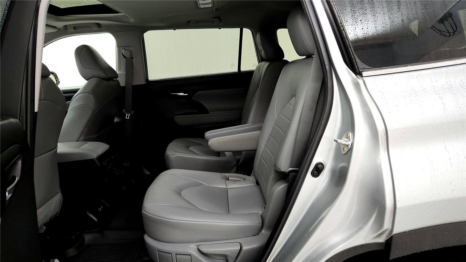 Used 2022 Toyota Highlander XLE image 21