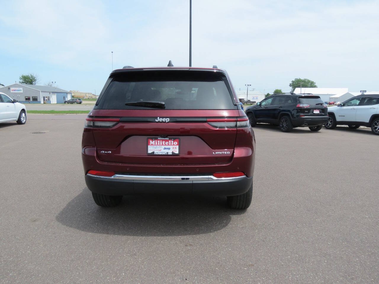 Used 2025 Jeep Grand Cherokee Limited w/ Trailer Tow Package AWD/4WD image 6