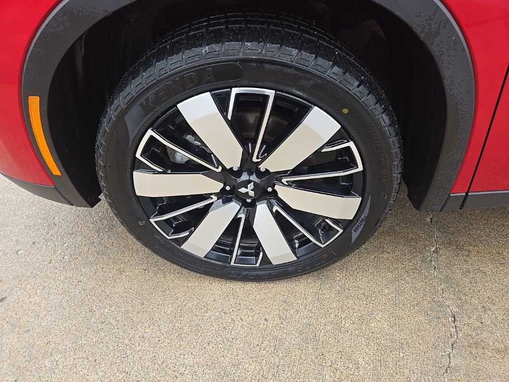 Used 2025 Mitsubishi Outlander SE image 24