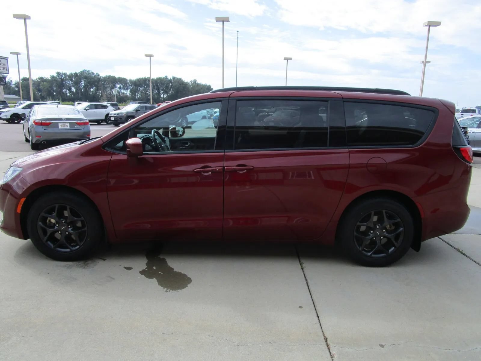 Used 2018 Chrysler Pacifica Touring-L FWD image 6