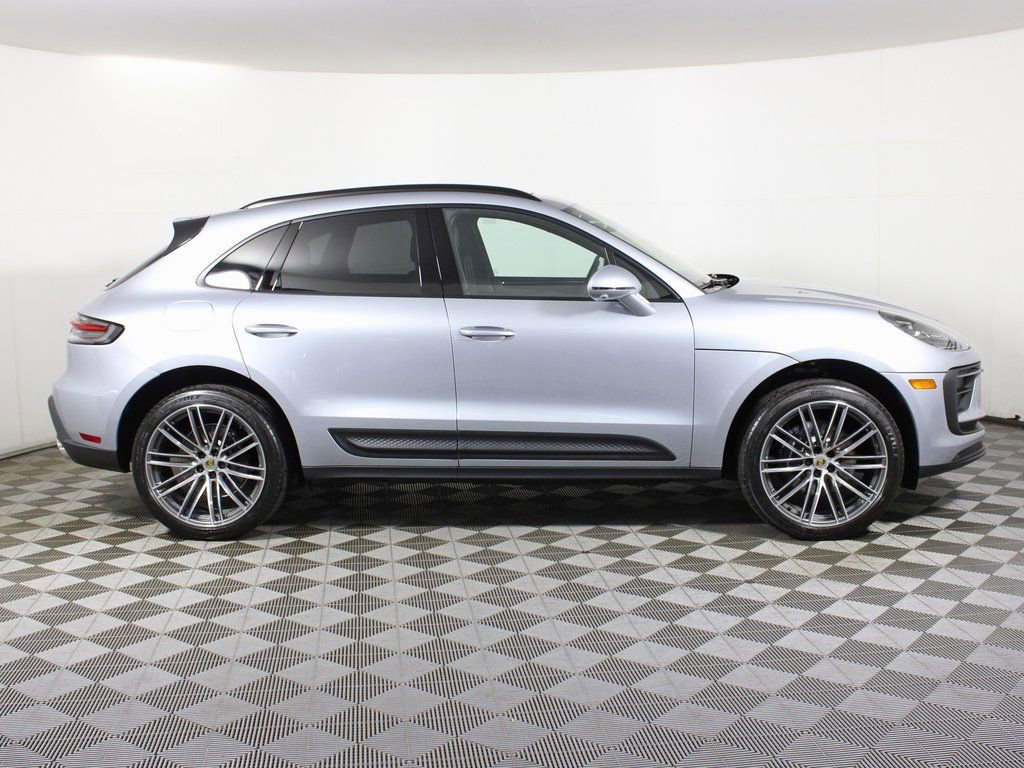 Certified 2026 Porsche Macan AWD/4WD image 8