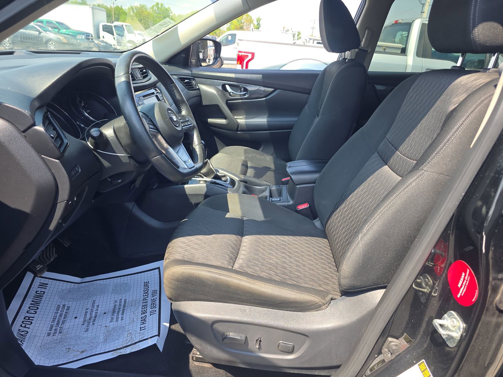 Used 2018 Nissan Rogue SV w/ Premium Package image 10