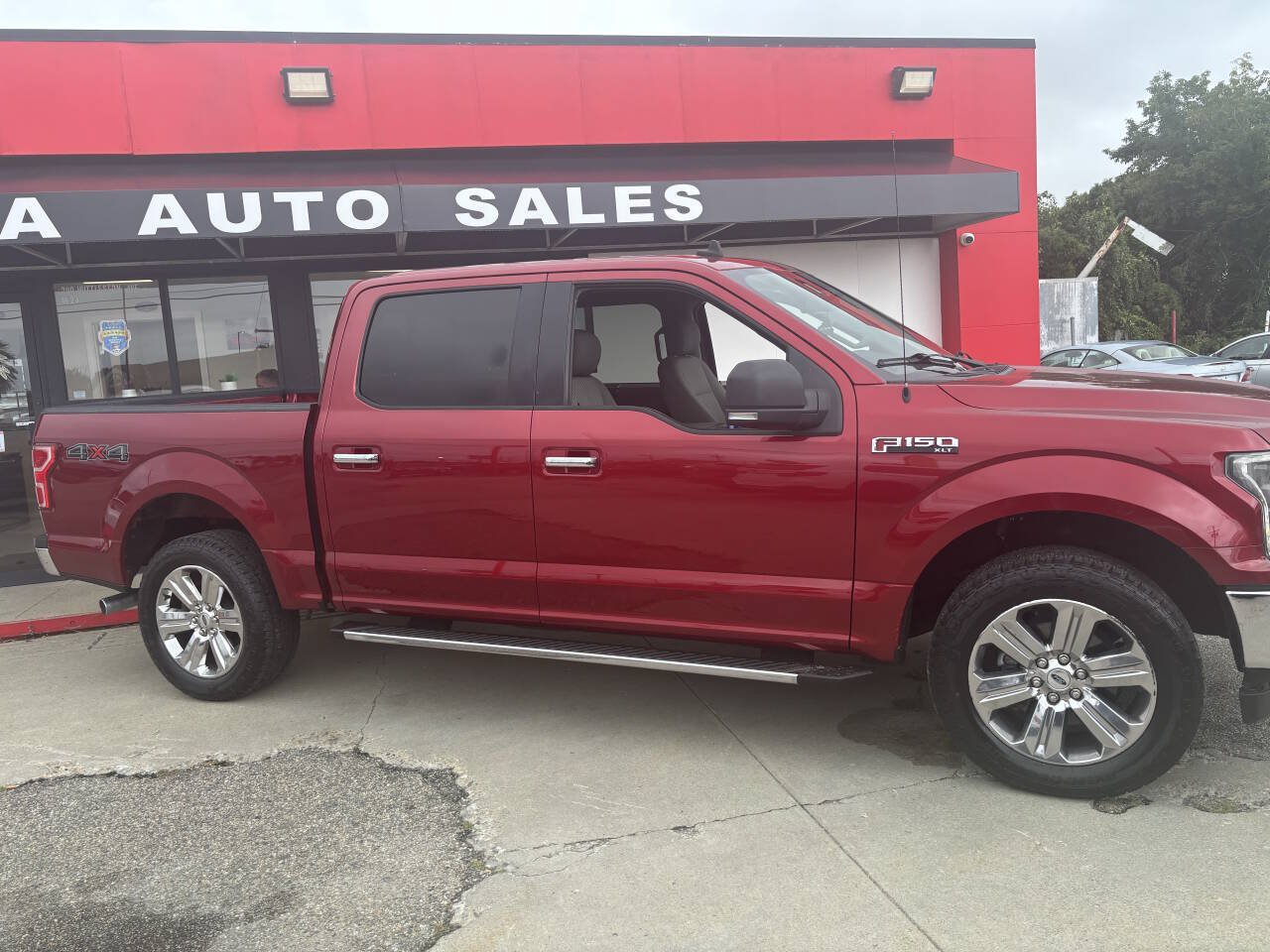 Used 2019 Ford F150 XLT w/ Equipment Group 302A Luxury AWD/4WD image 2