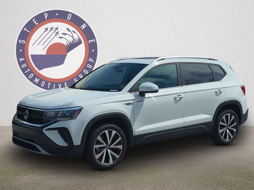 Certified 2023 Volkswagen Taos SE w/ Panoramic Sunroof Package FWD image 2