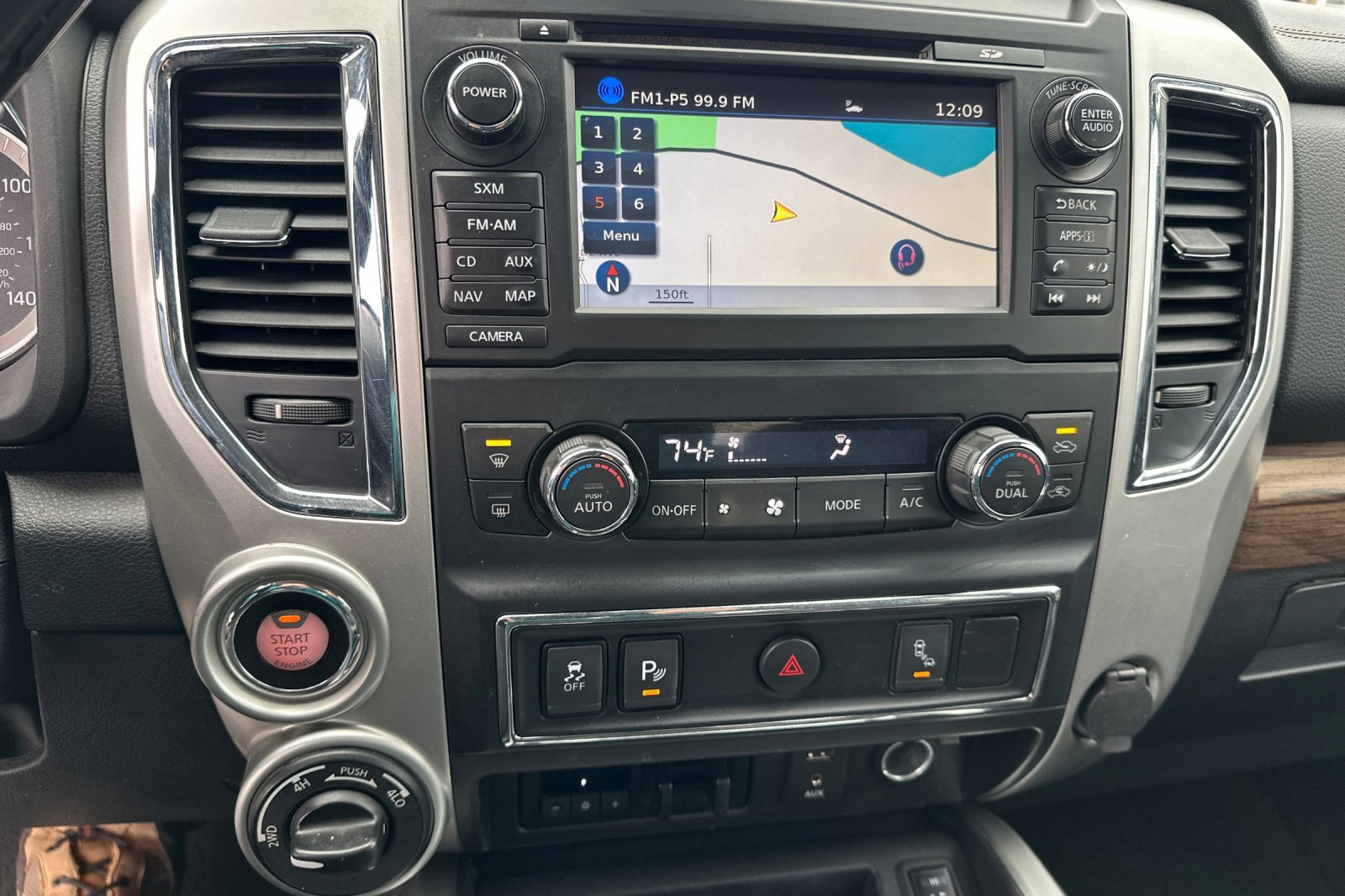 Used 2018 Nissan Titan SL w/ Chrome Package image 27