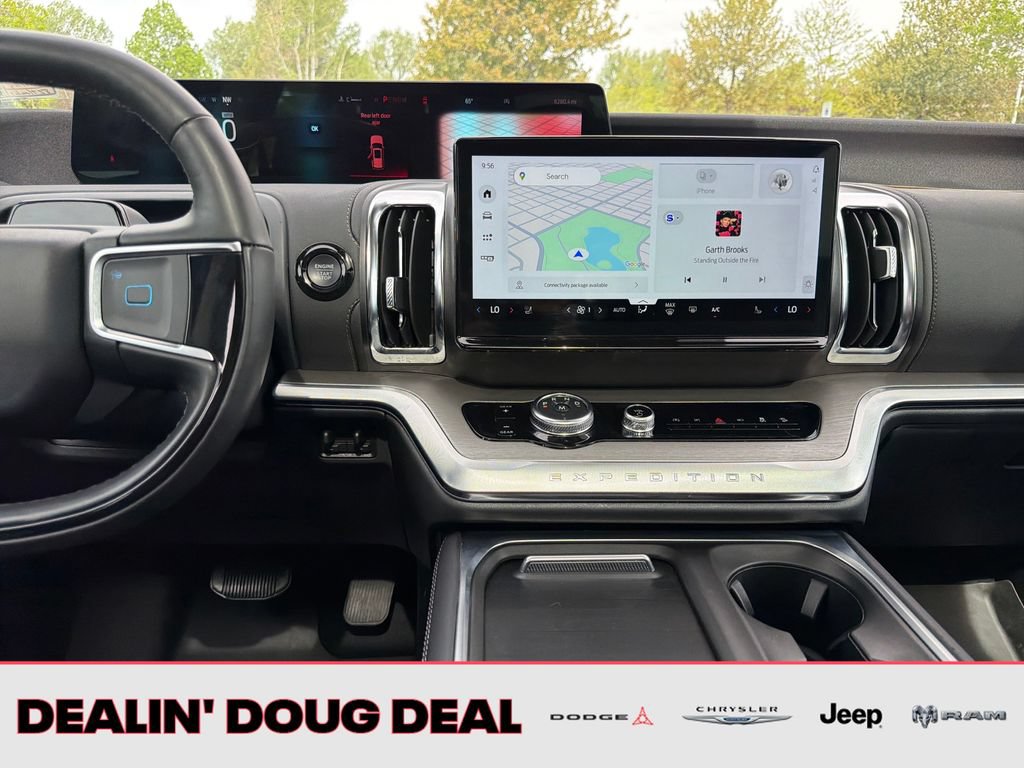 Used 2025 Ford Expedition Platinum w/ Driver's Package AWD/4WD image 26