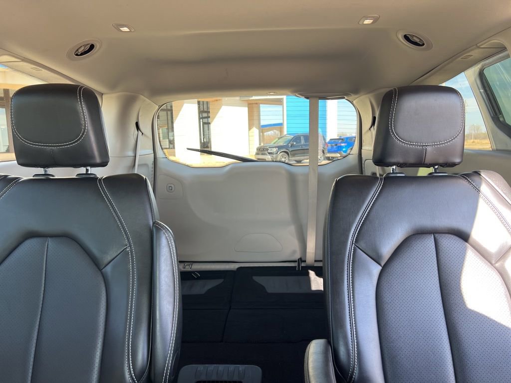 Used 2024 Chrysler Pacifica Touring-L image 16