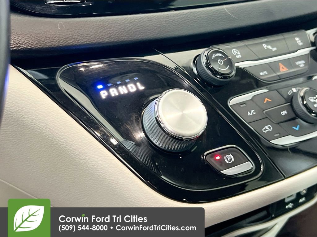 Used 2018 Chrysler Pacifica Touring-L Plus image 10