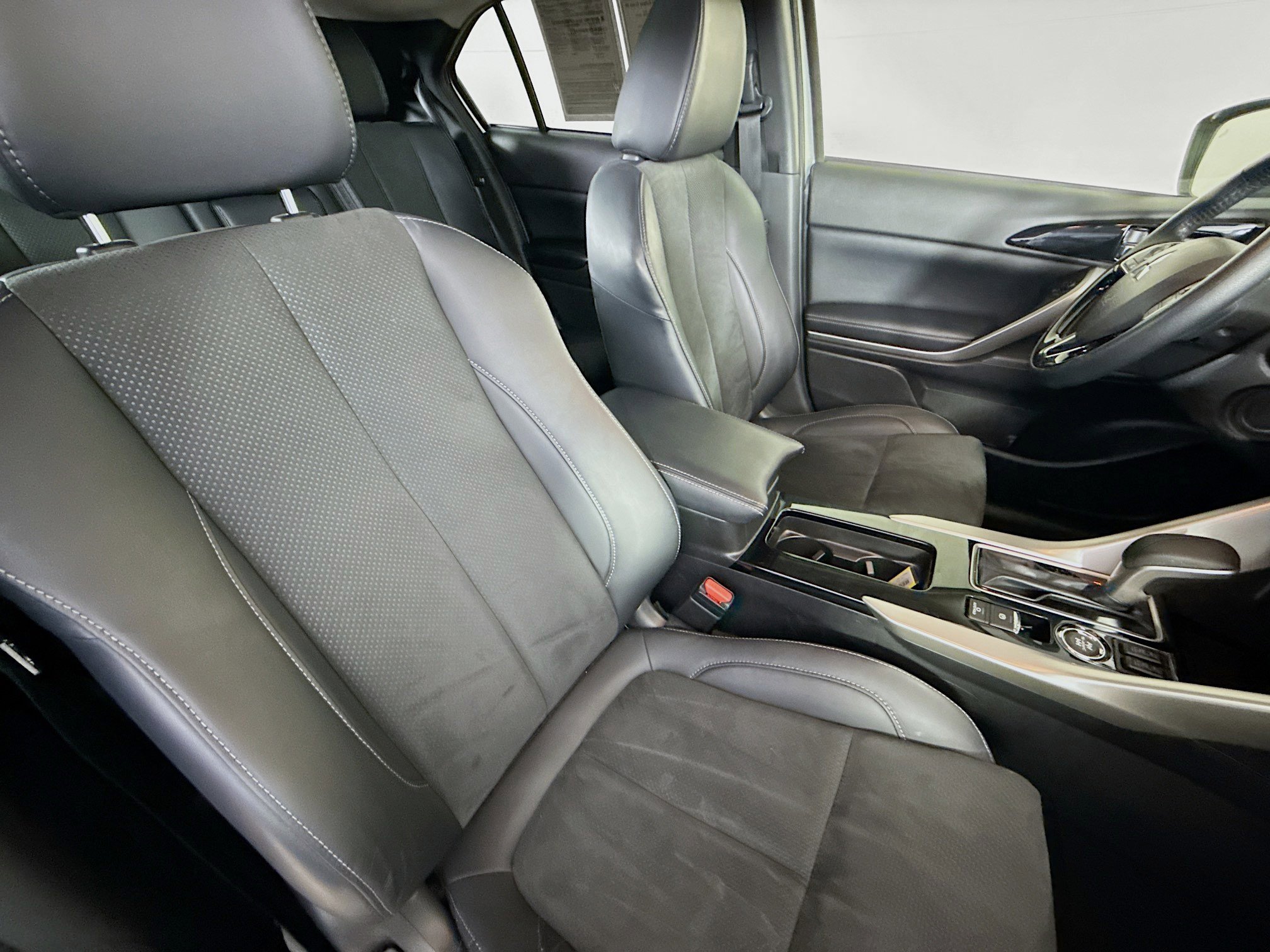 Used 2025 Mitsubishi Eclipse Cross SE image 36