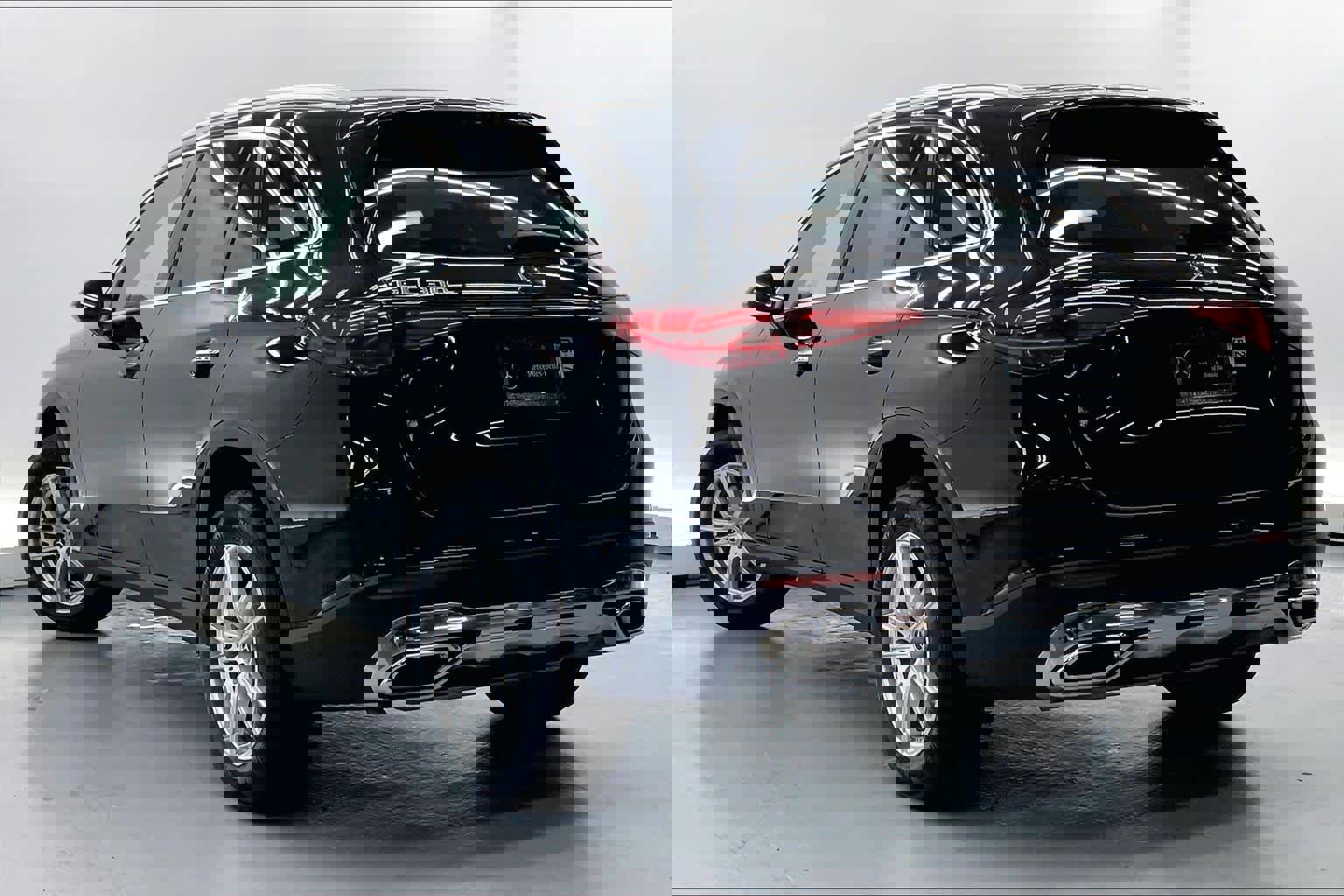 Used 2025 Mercedes-Benz GLC 300 image 2