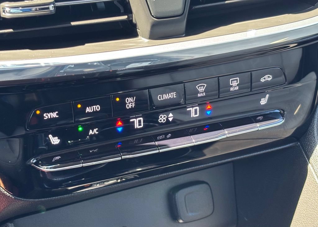 Used 2024 Buick Encore GX Avenir w/ Avenir Technology Package FWD image 30
