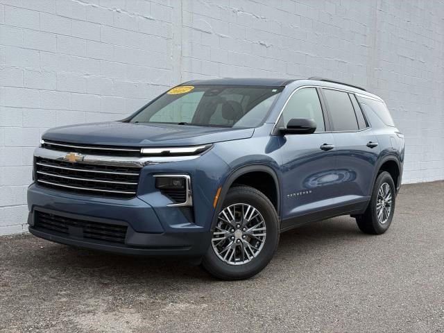 Used 2025 Chevrolet Traverse LT