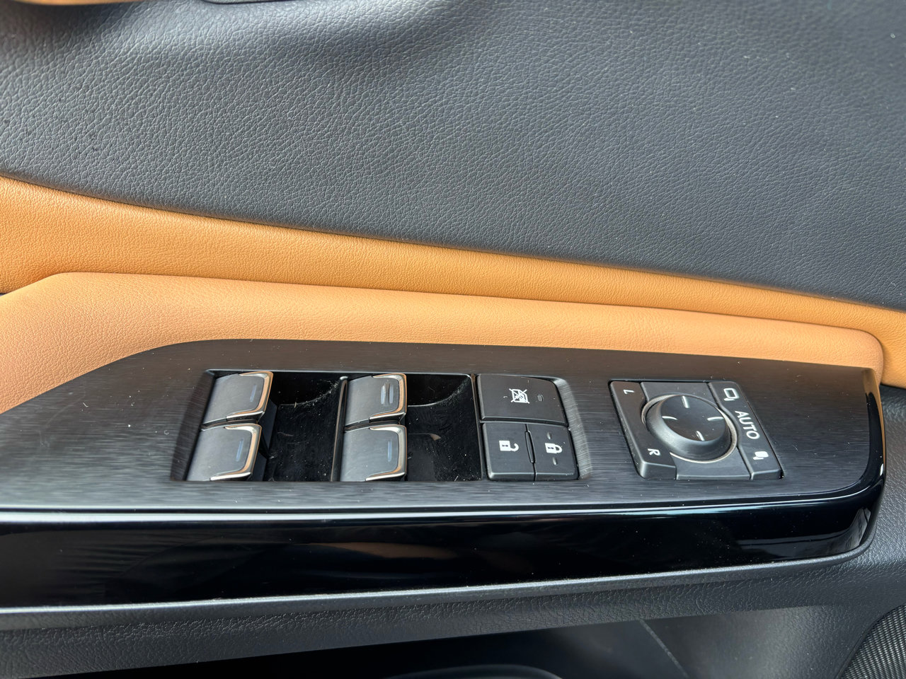 Used 2023 Lexus ES 350 w/ Accessory Package (Z1) image 15