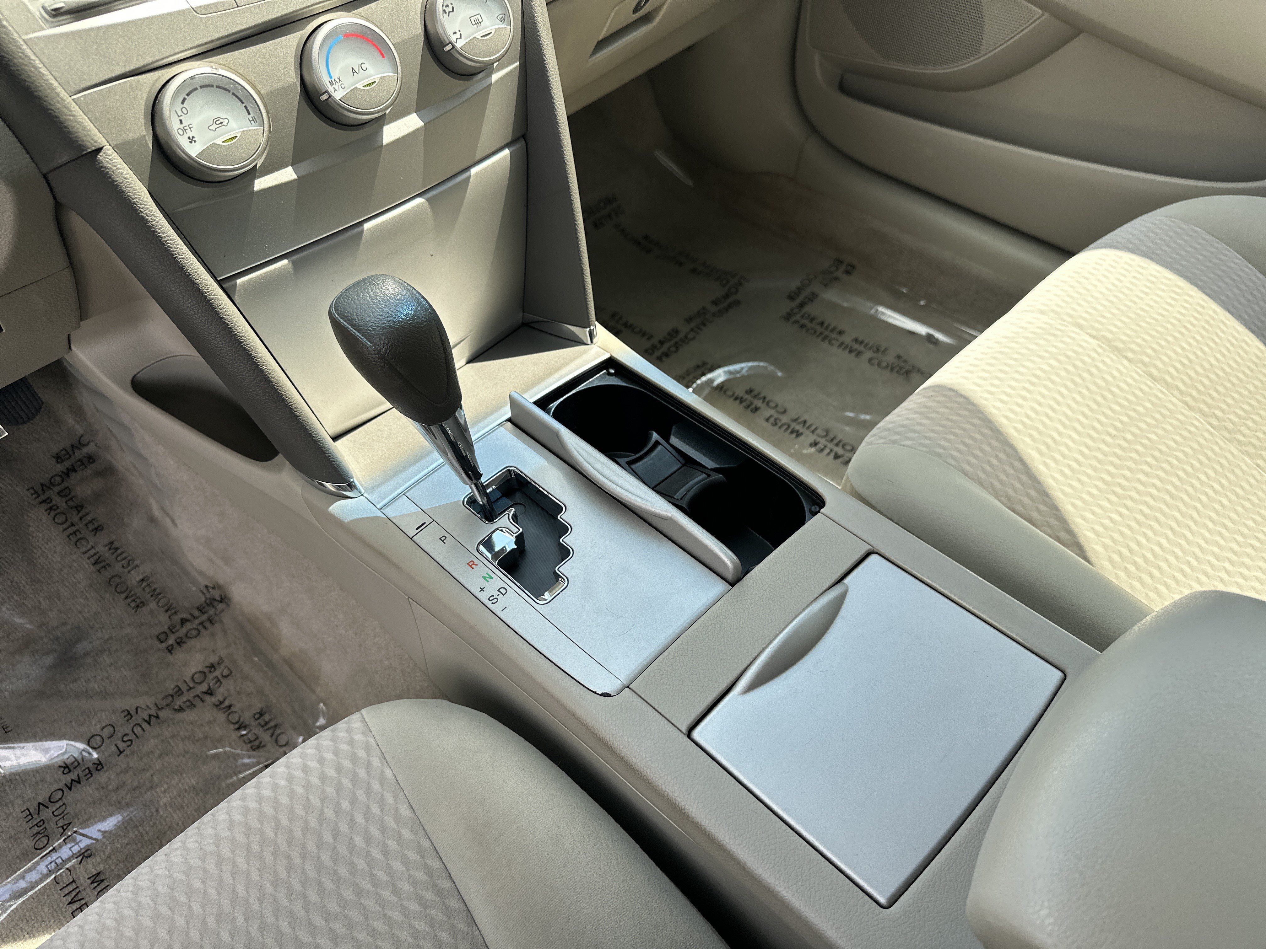 Used 2010 Toyota Camry LE FWD image 26