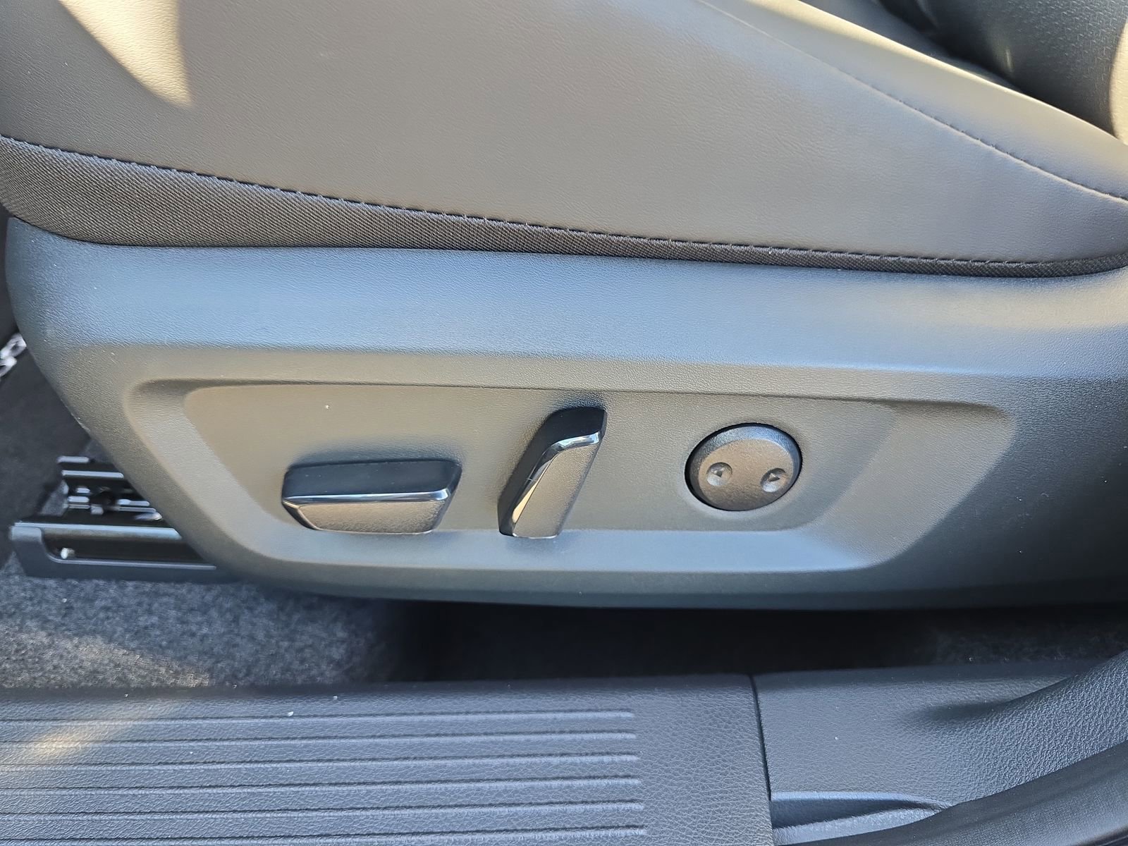 New 2026 Nissan Rogue SV w/ SV Premium Package image 13