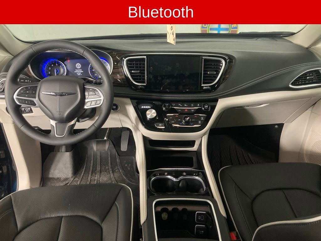 Used 2024 Chrysler Pacifica Limited image 8